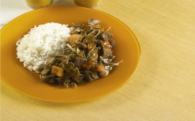 Saltado de res y papaya